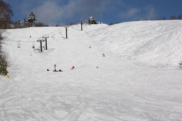 岐阜県 飛騨 飛騨高山スキー場 「サンライズ高速ペアリフト」と「白樺ゲレンデ」 岐阜県 飛騨 飛騨高山スキー場 「サンライズ高速ペアリフト」と「白樺ゲレンデ」